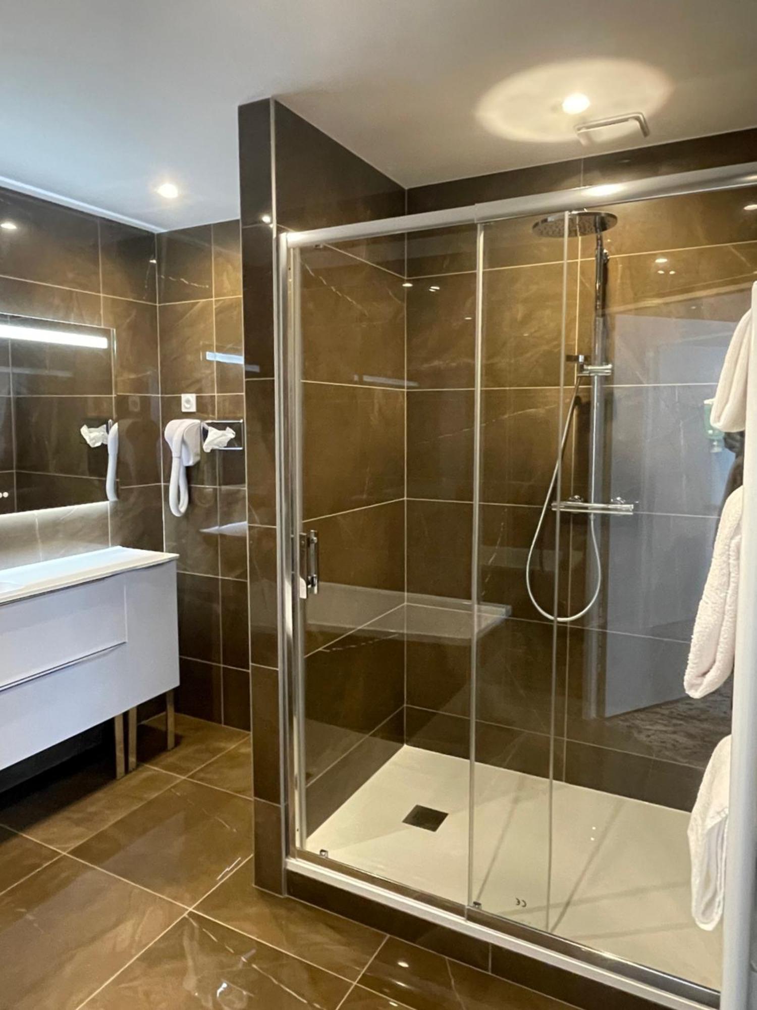 Hotel Le Cercle Cherbourg-en-Cotentin Eksteriør bilde