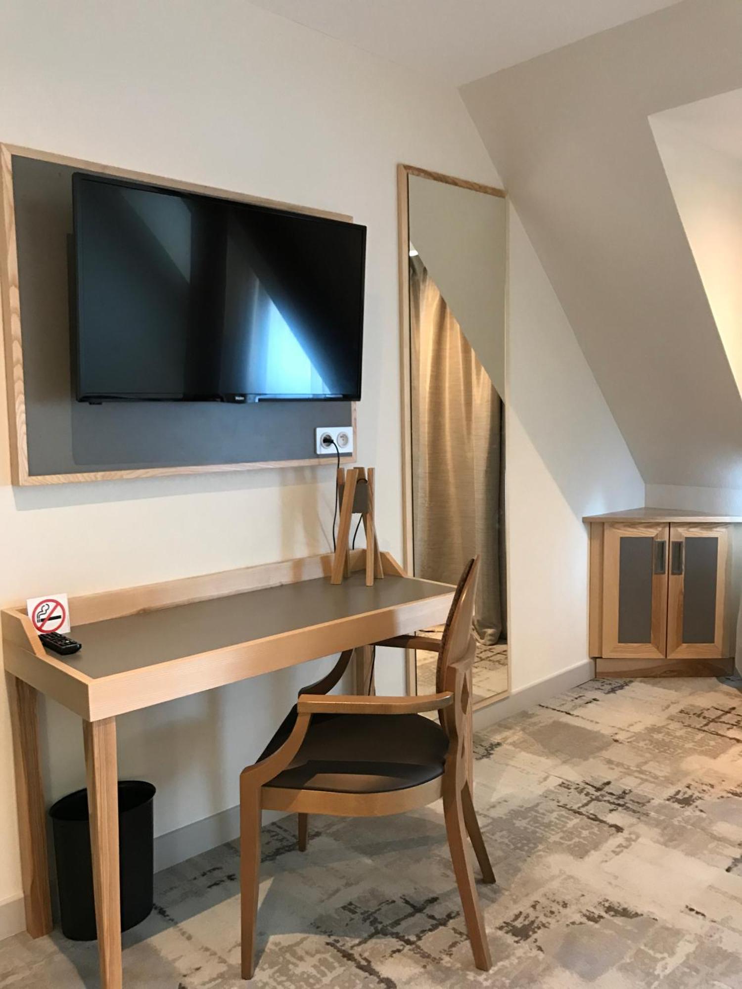 Hotel Le Cercle Cherbourg-en-Cotentin Eksteriør bilde